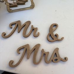Mr. & Mrs. Wood wedding decor