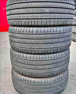 235 45 18 Michelin Tires Con 80% de Vida Las 4