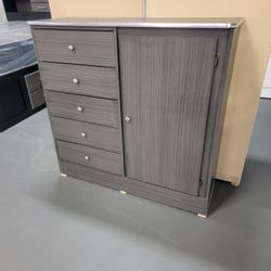 5 Piece Drawer With Mini Closet 