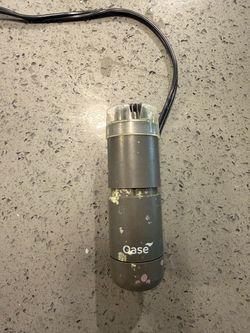 Aquarium surface agitator