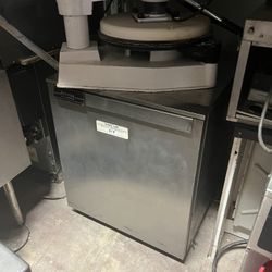 Victory One Door  Refrigerator, 27 Inches, 2 Shelves 