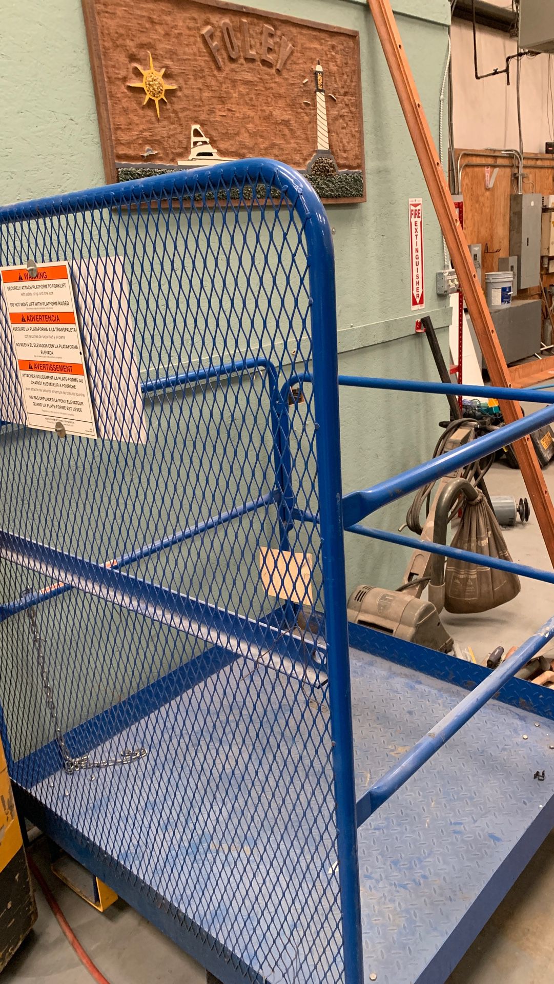 Forklift scaffolding attachment