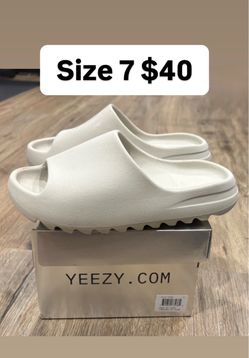Yeezy slide size 7 fit like 6