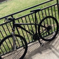 Showinn  aluminum bicycle. Disc brakes. Size 29. In good condition.