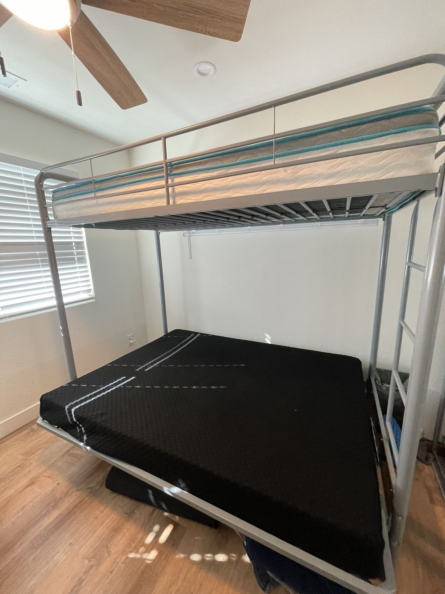 Metal Bunk Bed/futon
