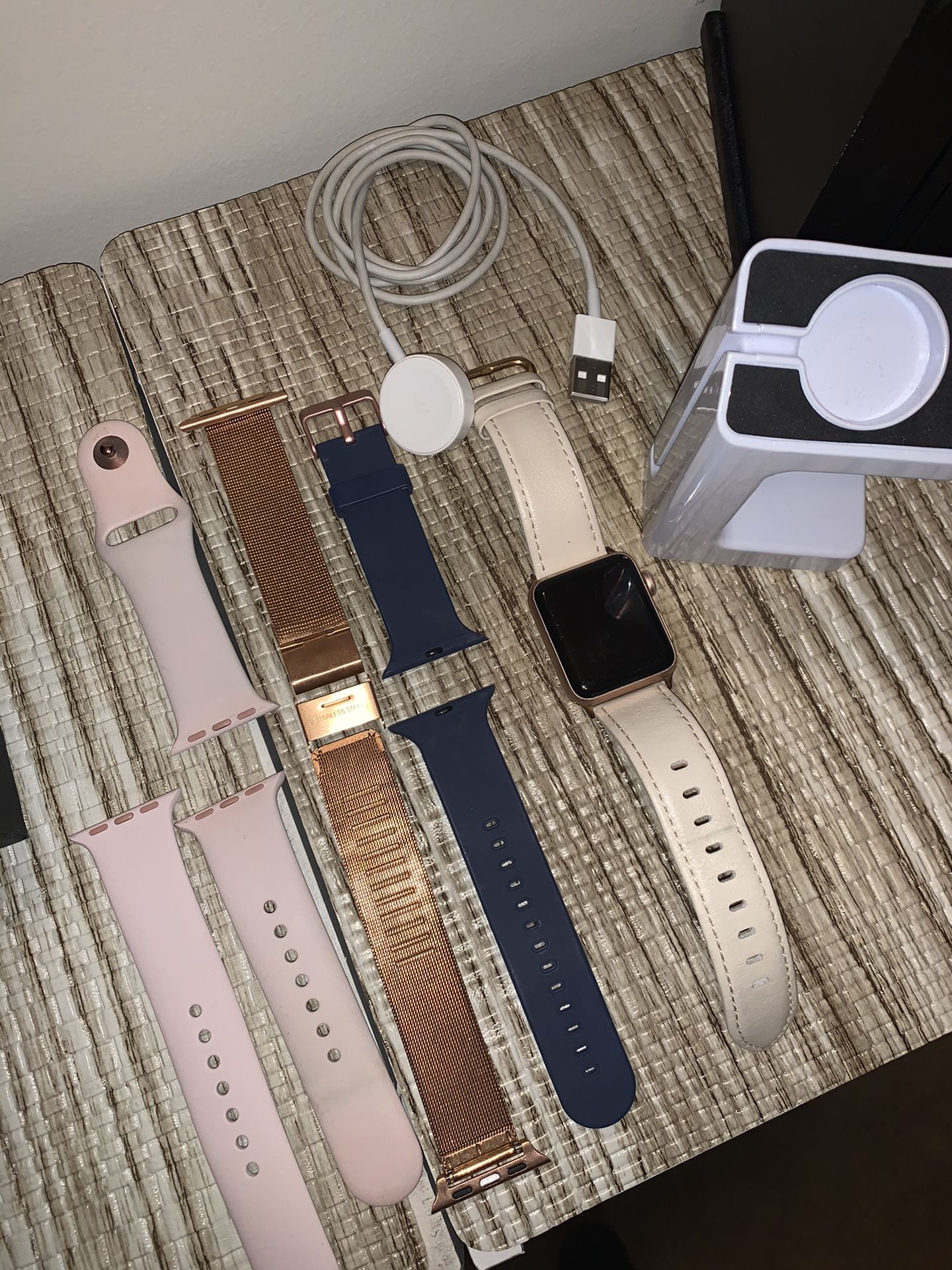 38 mm Rose Gold Series 3 Apple Watch with Accesories. No Cellular