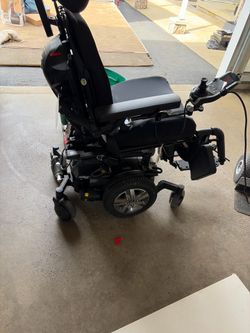 Black Quantum 2.0 edge power wheelchair