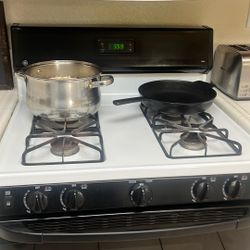 GE Microwave And Stove 