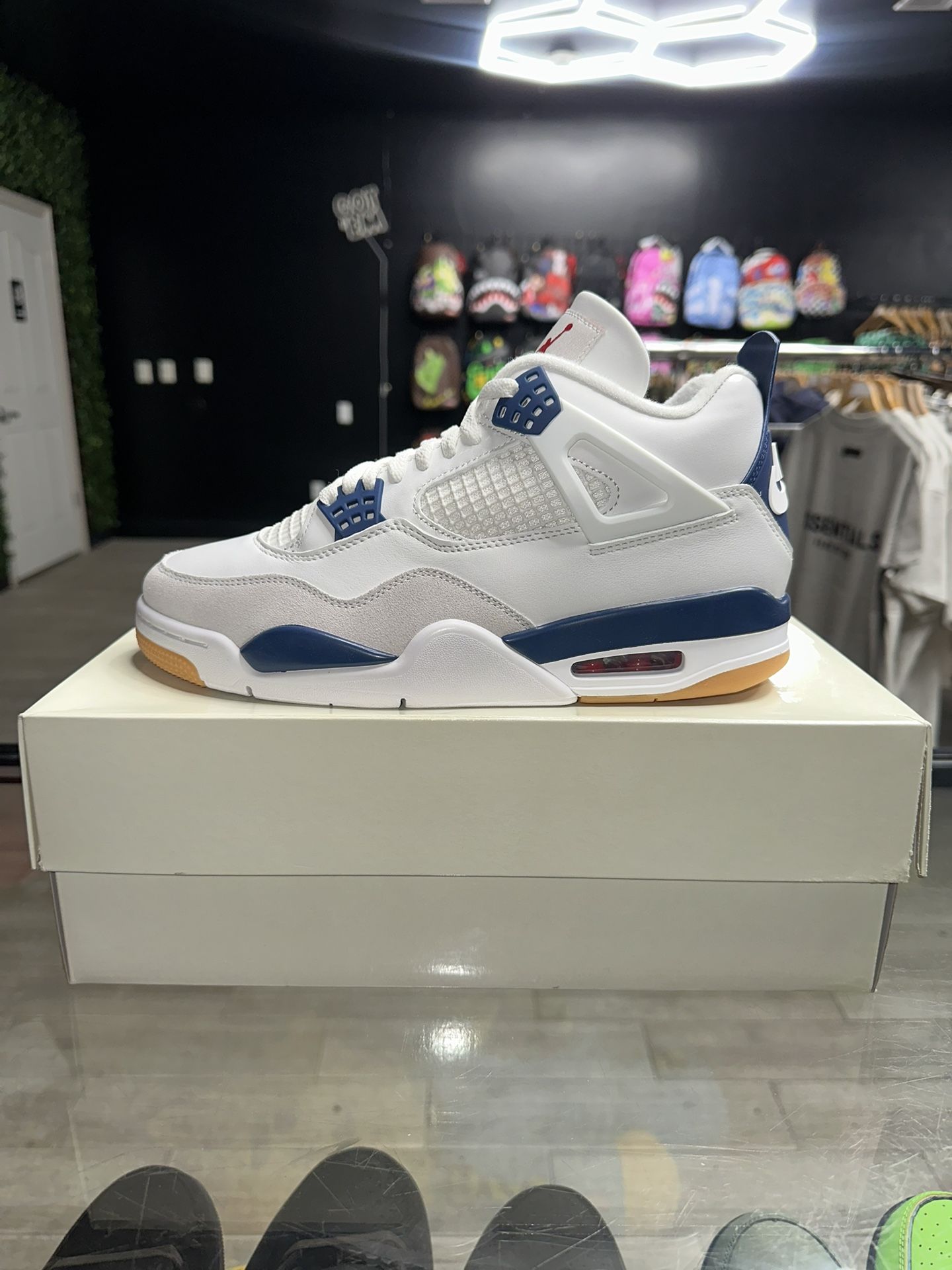 Jordan 4 SB Navy Sz 9