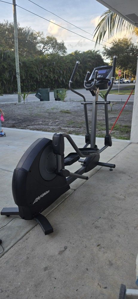 Life Fitness Cross Walker 