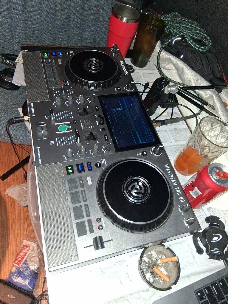 Numark Mixstream Pro Go