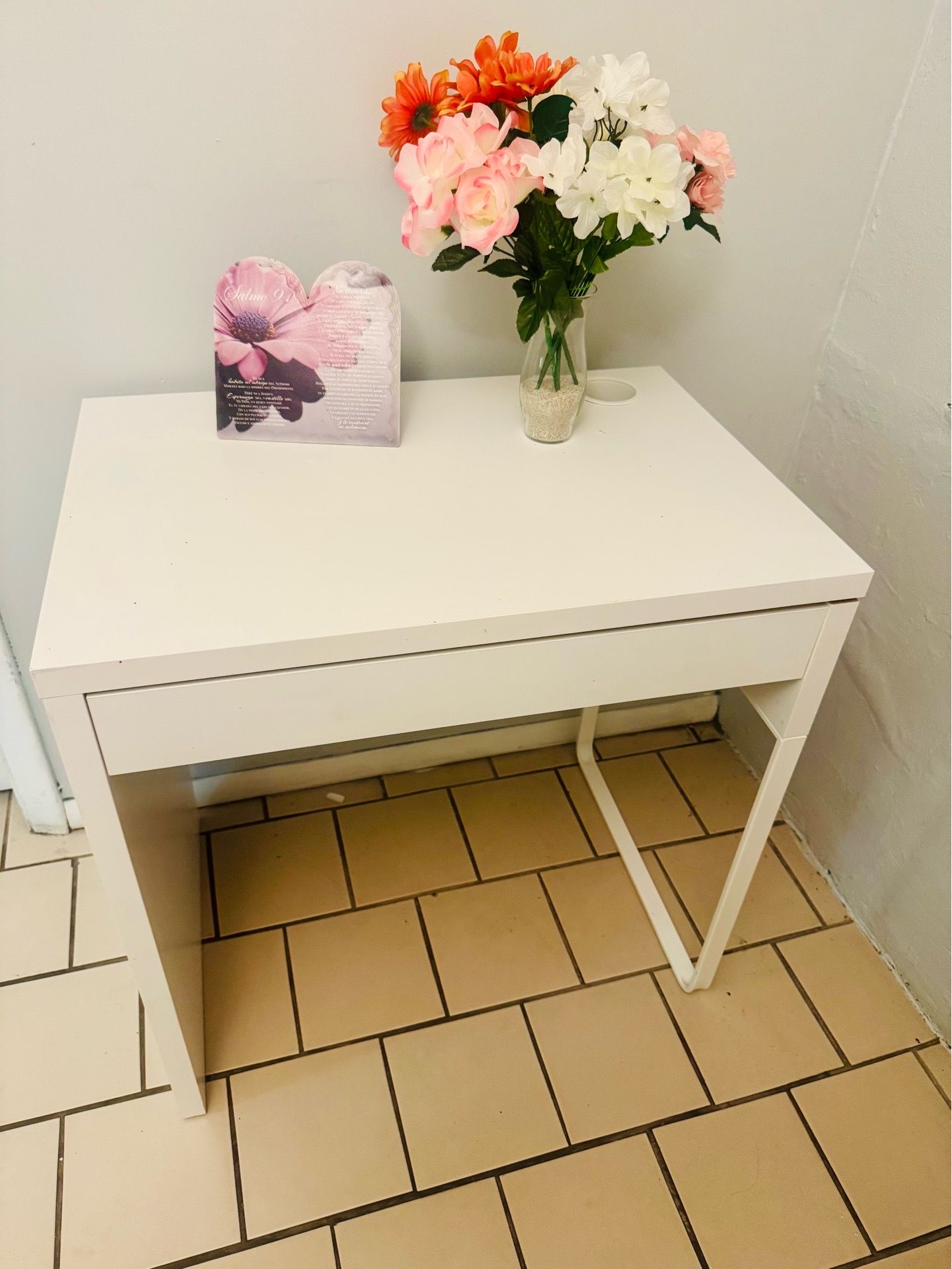 White Modern Desk with Drawer