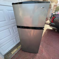 AMANA REFRIGERATOR & FREEZER 