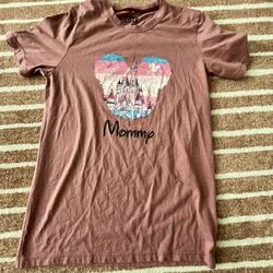Disney Castle “mommy” Shirt Size M
