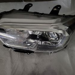 2016 2017 2017 2018 2019 2020 Toyota Tacoma LED Headlight Part