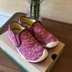 Pink and purple electric fuchsia surge PLAE shoes (sz 1.5)