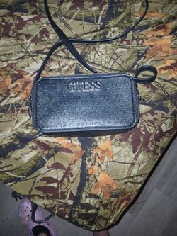 Brand New Only WORN Twice Beautiful Guess Camera Crossbody!!!