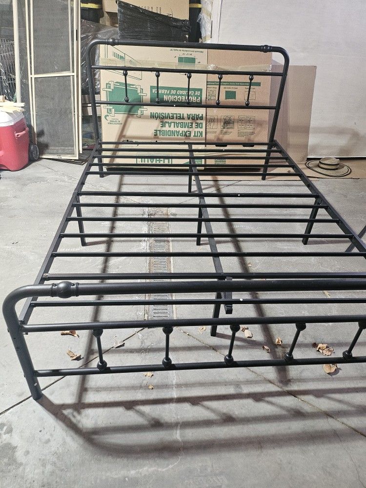 Metal Queen Bed Frame And Mattress