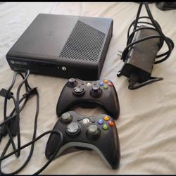 Xbox 360 With Games and Controllers 