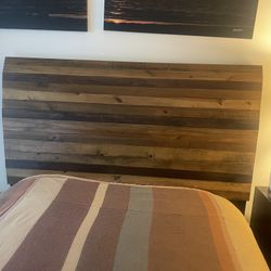 🛏 Rooms To Go Rustic Queen Bed Frame + Headboard – $850