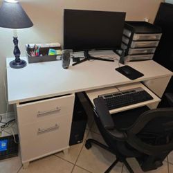 Escritorio Monitor Teclado Y Bocinas 
