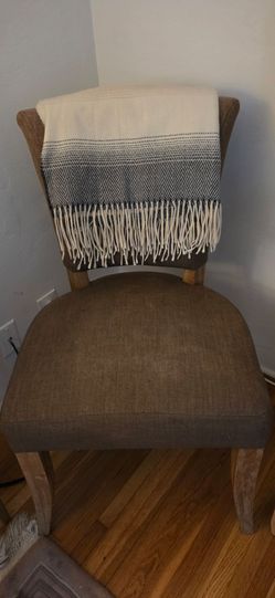 🪑 Upholstered Accent Chair, Rustic Wood Legs