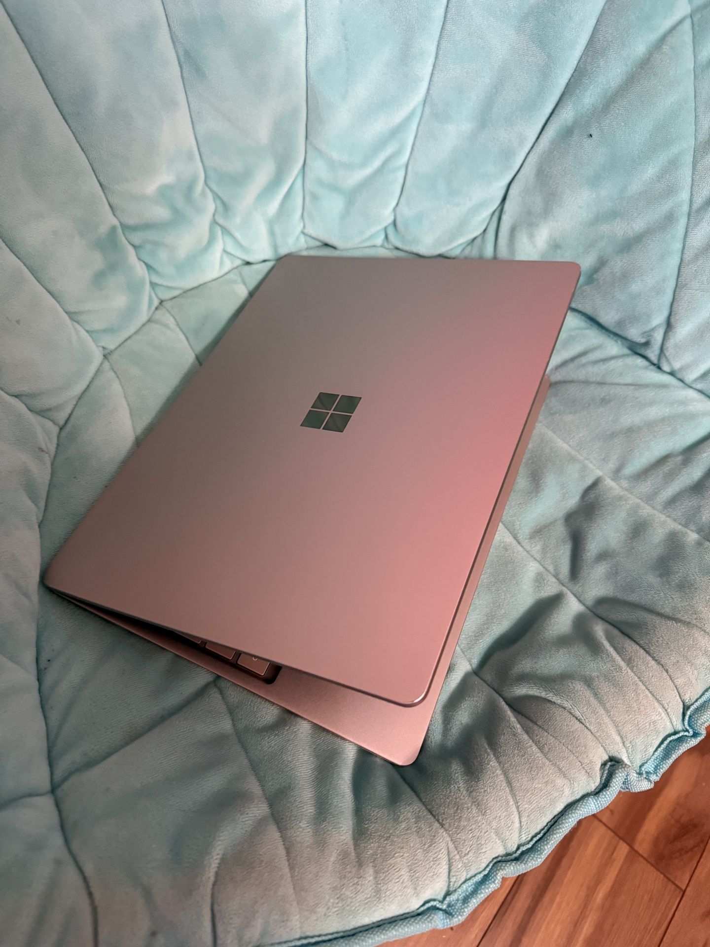 Microsoft Surface Ultra 2024 Laptop