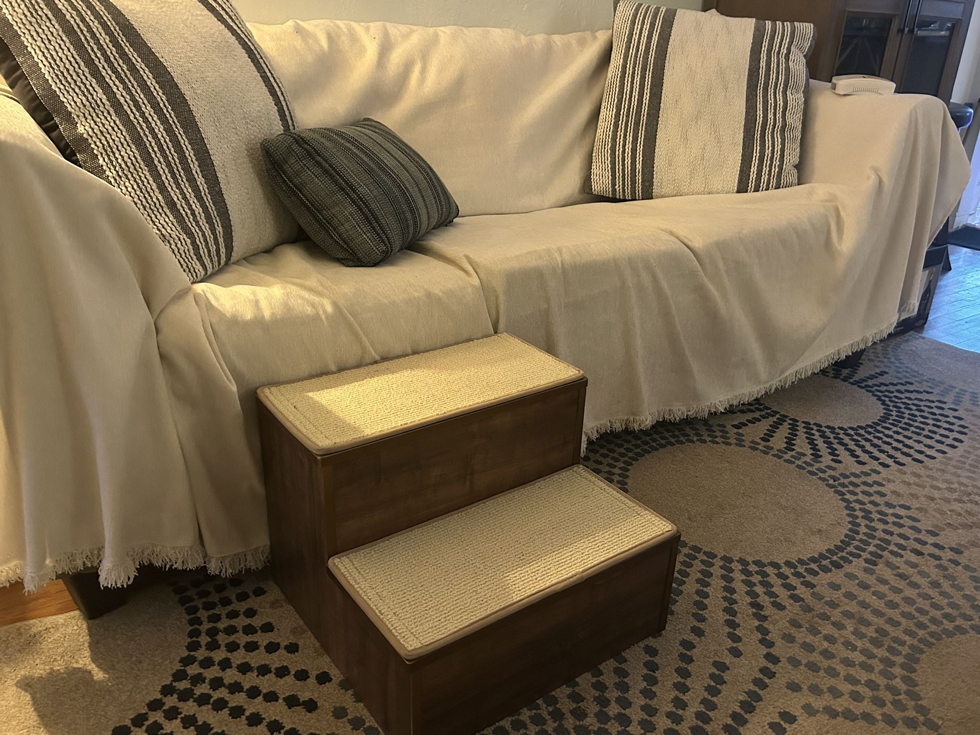 Solid Pet Step