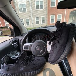 **SOLD** YEEZY ONYX BRAND NEW 10.5