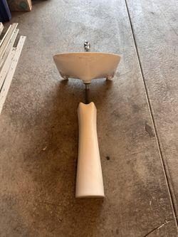 Sink With Base/Stand And Toilet (Bowl)