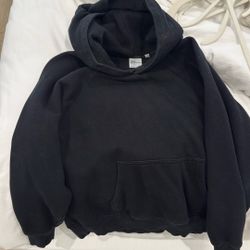 aritzia hoodie size s fits like a medium 