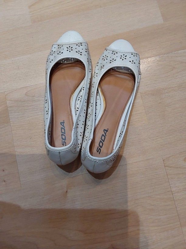 White Flat Shoes With Flower Cutouts, Small Heel