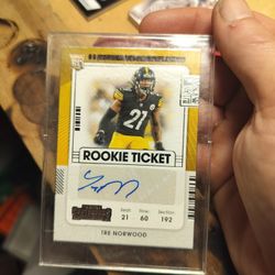4 Autograph Card And 3 Memorabilia Cards