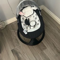 Baby swing Like New Condition