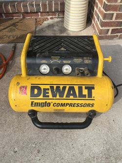 DeWalt 4 Gallon Hand Carry Air Compressor 