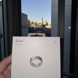 Oura Ring Gen 4, Size 9 in brushed silver.