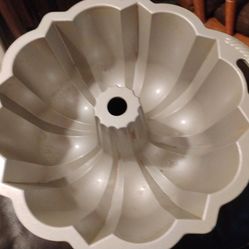 Original Anniversary Bundt Cake Pan