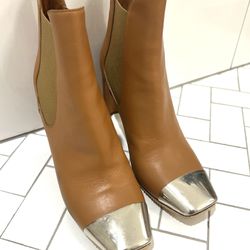 Authentic Louis vuitton Female Boots, Size 37, Selling $170 for Sale in New  York, NY - OfferUp