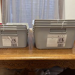 storage containers 