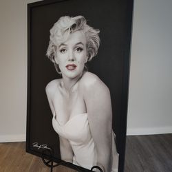 Framed portrait of Marilyn Monroe.