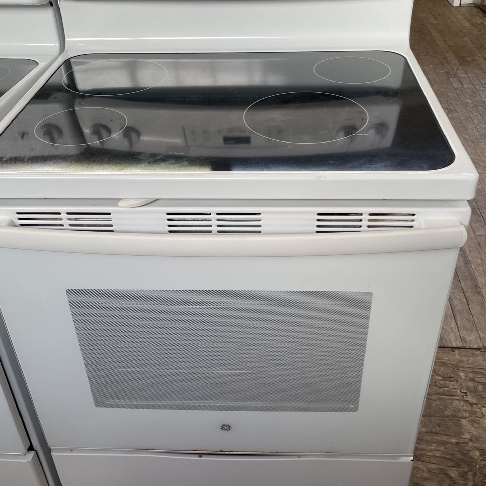 30” in wide range electric use like new GE