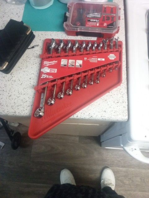 Milwaukee SAE Combination Wrench Set 11 PC. , And Milwaukee 8 PC. Multi Tool Blade Set