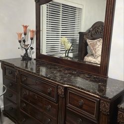 Queen Bedroom Furniture Set 