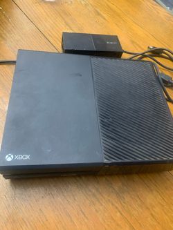 Xbox One With Game And Controller