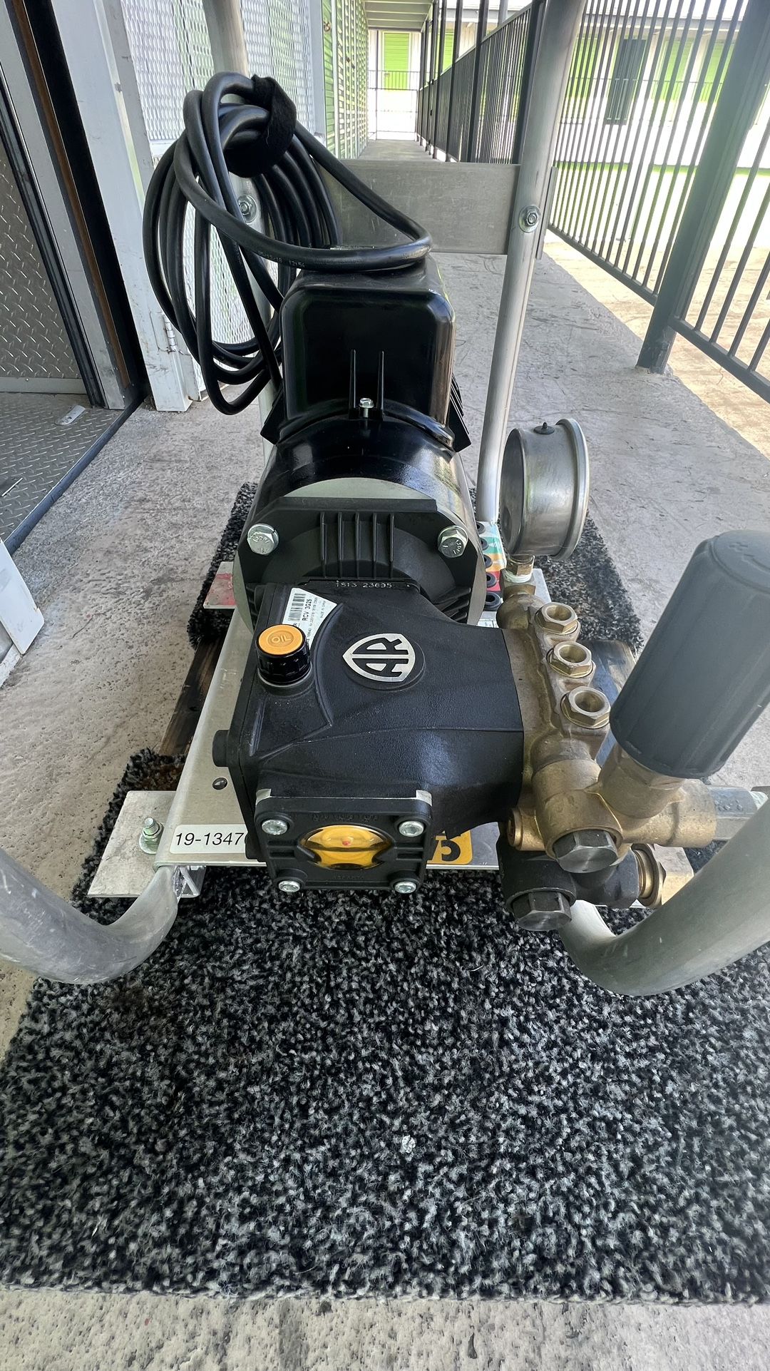 Pressure Washer Electrica Profesional Pompa AR-3G25 Especial Para Carwash LA MÁQUINA ESTÁ NUEVA bale Más De 1300$