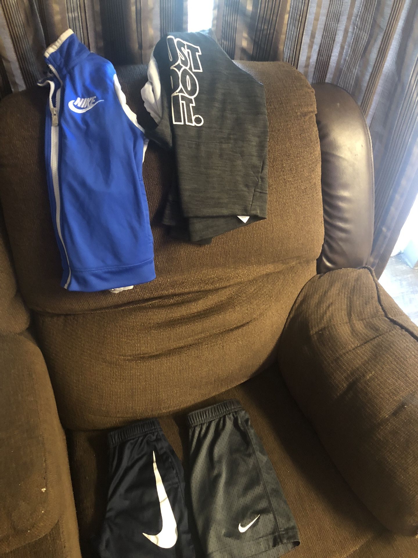 Nike Clothes Size 5 Boys