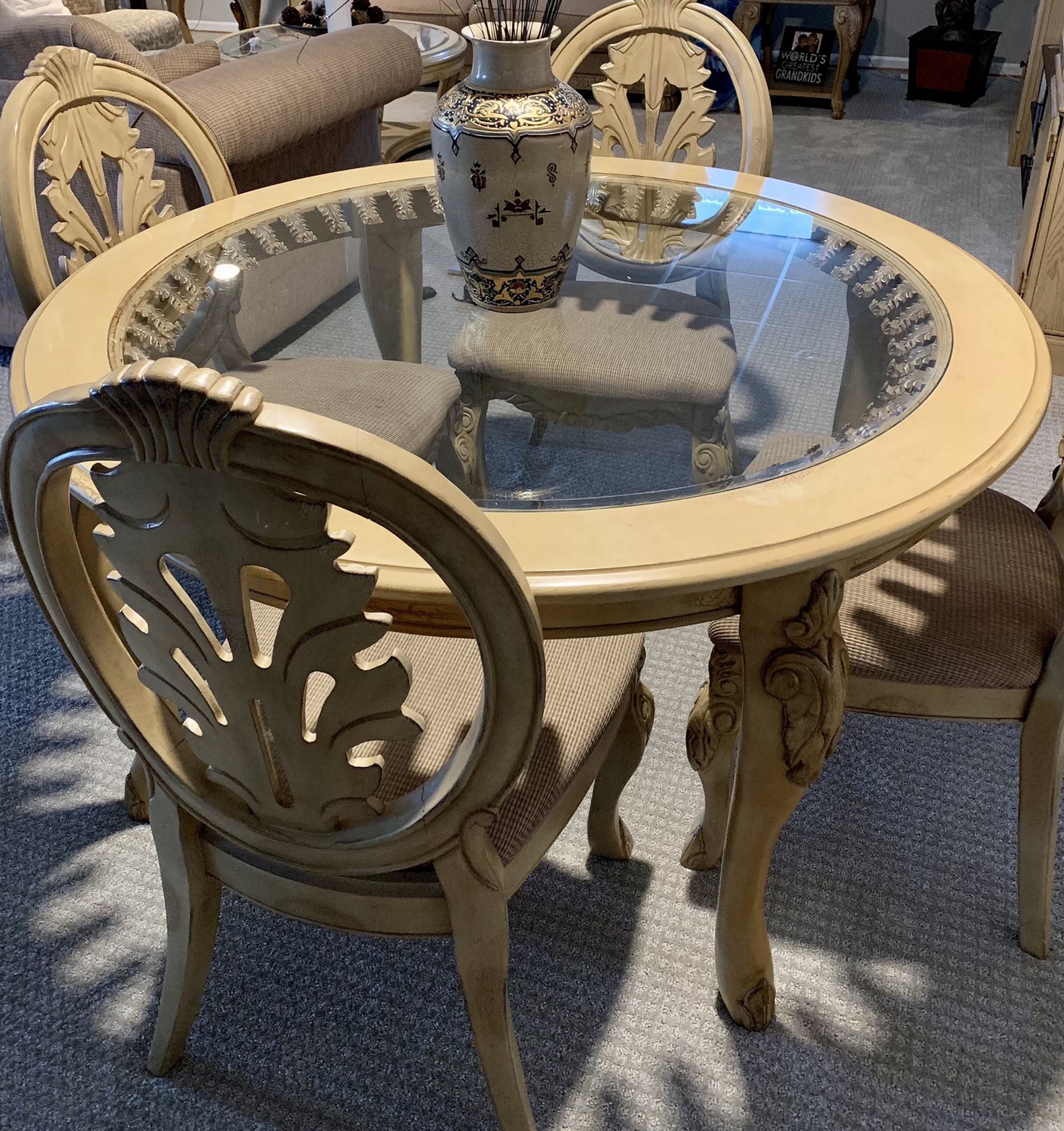 Round Table with 4 Chairs