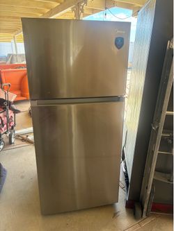 6 month old Midea Refrigerator 28” wide