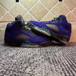 -Jordan 5s “Alternate Grape 🍇” -Size 9.5M -Barley used  -No box  -Shipping available  -Dm for more info 