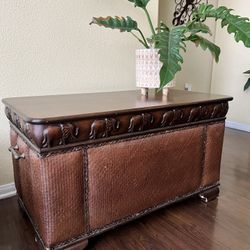 Trunk/end table 